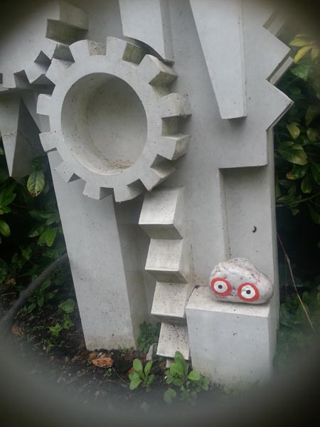 waystone sculpture closer